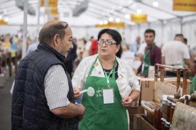 Bakıdakı bal yarmarkasına 120 ton məhsul çıxarılıb