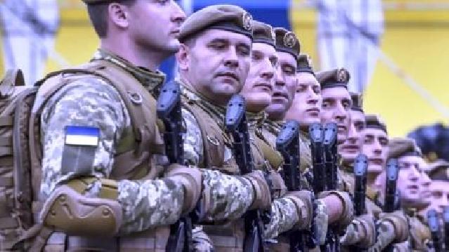 Almaniya 5 min ukraynalı hərbçiyə təlim keçir