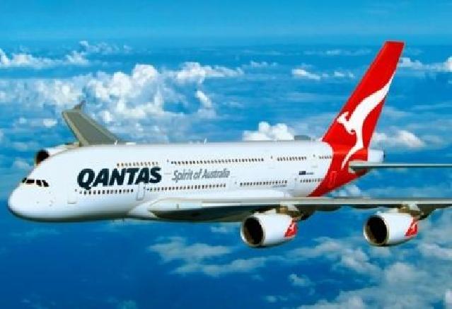 356 sərnişin olan “Qantas Airways”in təyyarəsi Bakı hava limanına qəza enişi edib