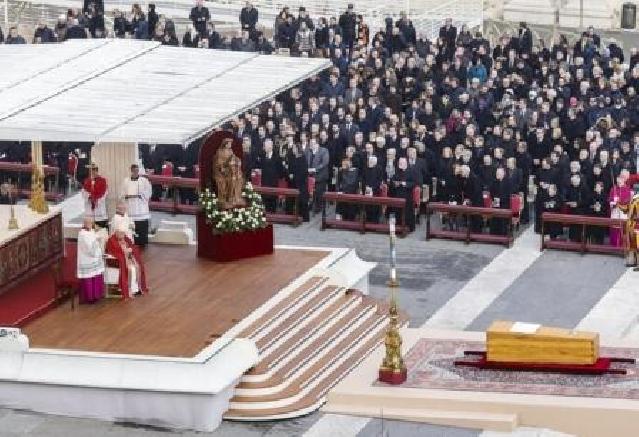 Vatikanda Papa XVI Benediktlə vida mərasimi keçirilib