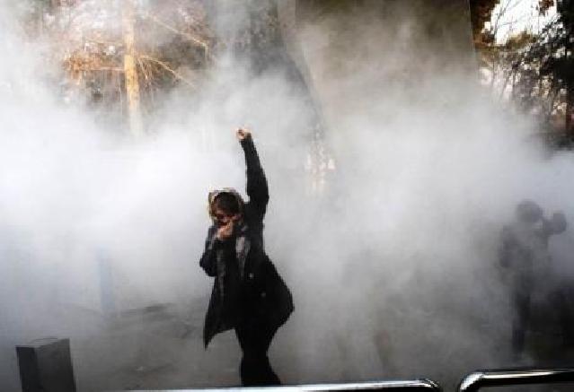 İranda aksiya iştirakçıları məhkəmə binalarını yandırıblar