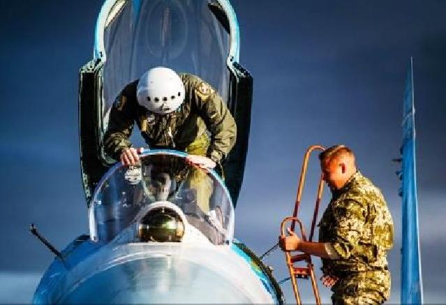Ukraynalı pilotlar "F-16" ilə ilk təlimlərini Britaniyada keçiriləcək