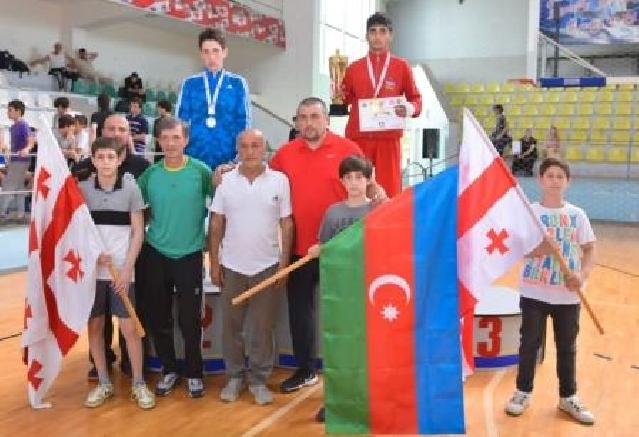 Yeniyetmə boksçularımız Gürcüstanda 13 medal qazanıb