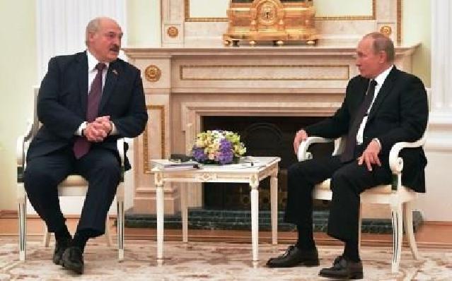  Putin Lukaşenko ilə Rusiyadakı son durumu müzakirə edib