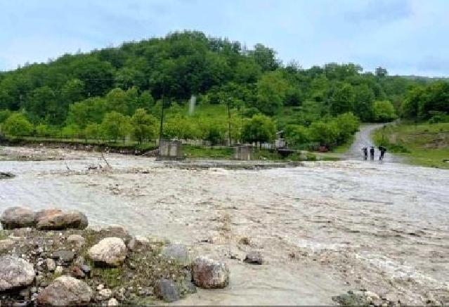 Qubada güclü leysan yağışı sel təhlükəsi yaradıb