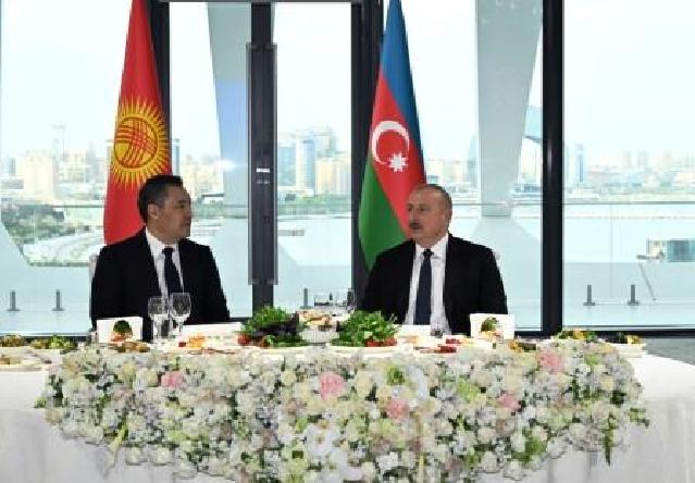 Qırğızıstan prezidentinin şərəfinə “Gülüstan” sarayında ziyafət verilib