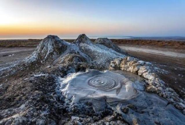 Güzdəkdəki "Bozdağı" palçıq vulkanı yenidən püskürüb
