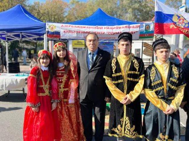 Azərbaycan diasporu Pokrovskaya yarmarkasında iştirak edib